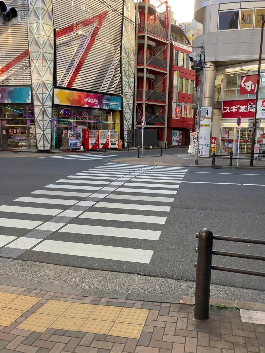 ②横断歩道を渡る